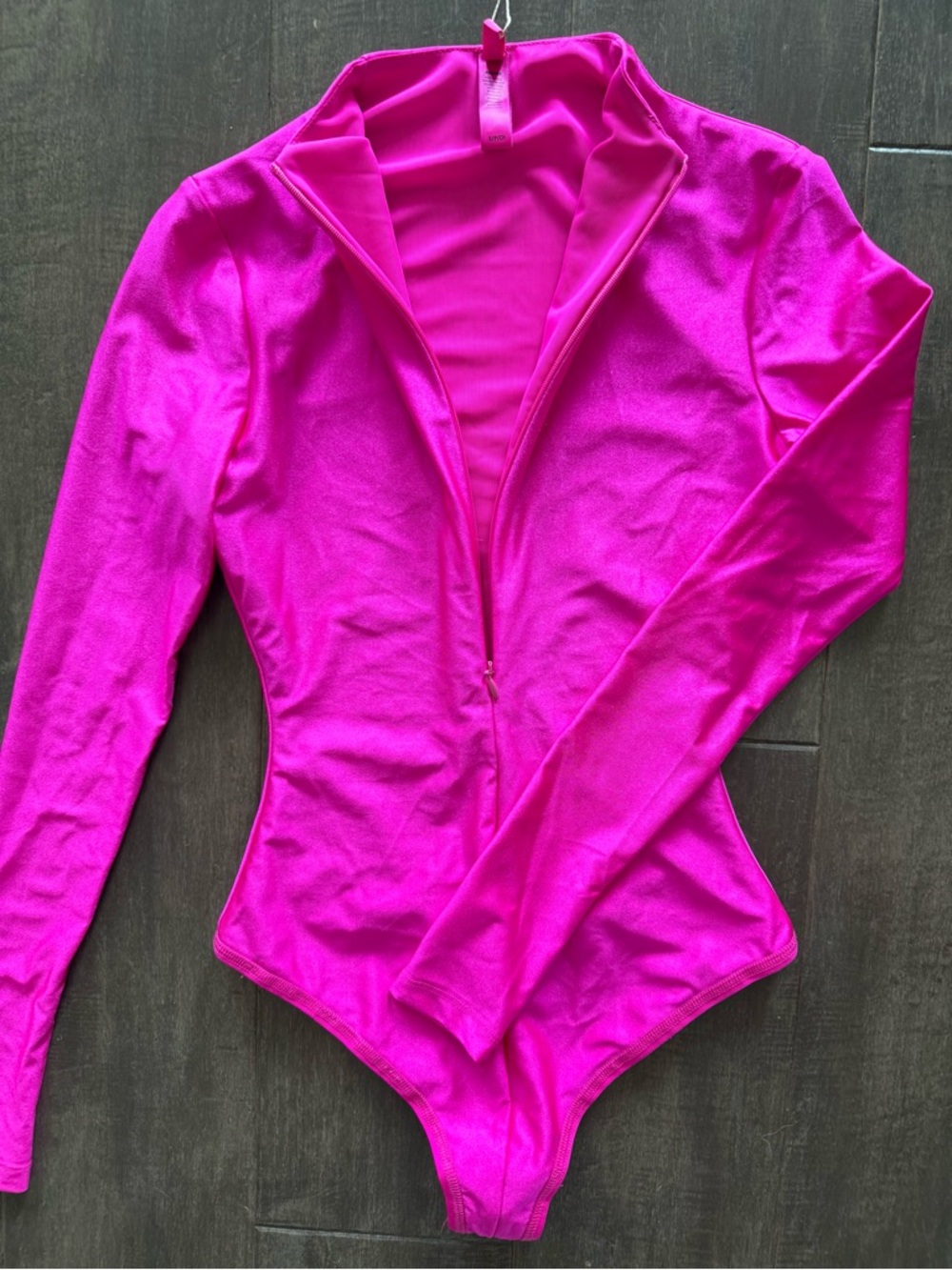 SKIMS NWT Disco Fuchsia Zip Front Long Sleeve Bodysuit Womens Size S - Picture 7 of 13